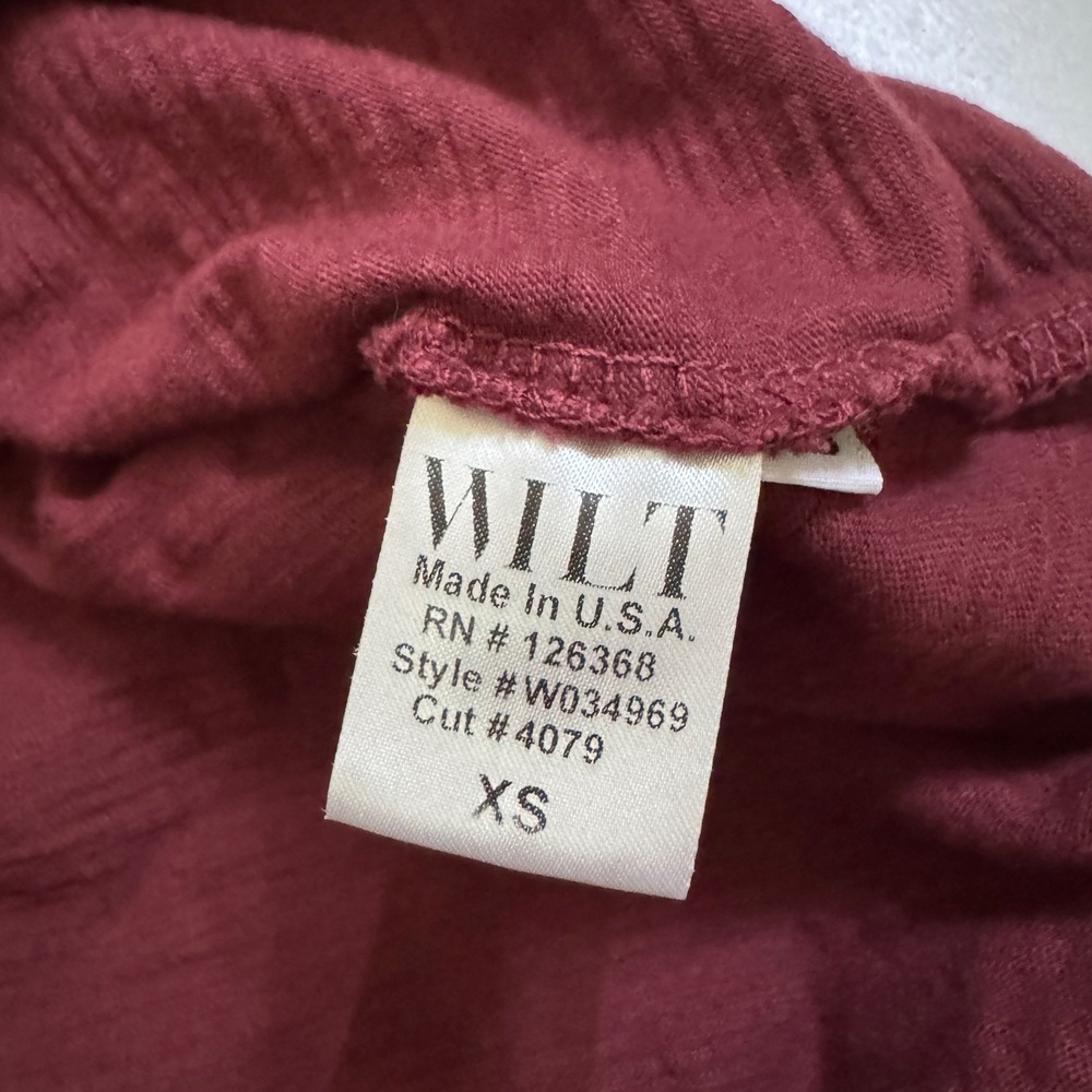 Wilt T-Shirt XS Burgundy Ruffle Hem Slub Knit Short Sleeve Crew Neck W034969 - Picture 3 of 3